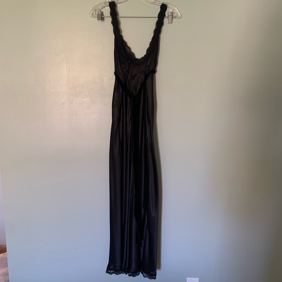 Jacalyn Bennet long black night gown with lace and velvet trim - Picture 1 of 7